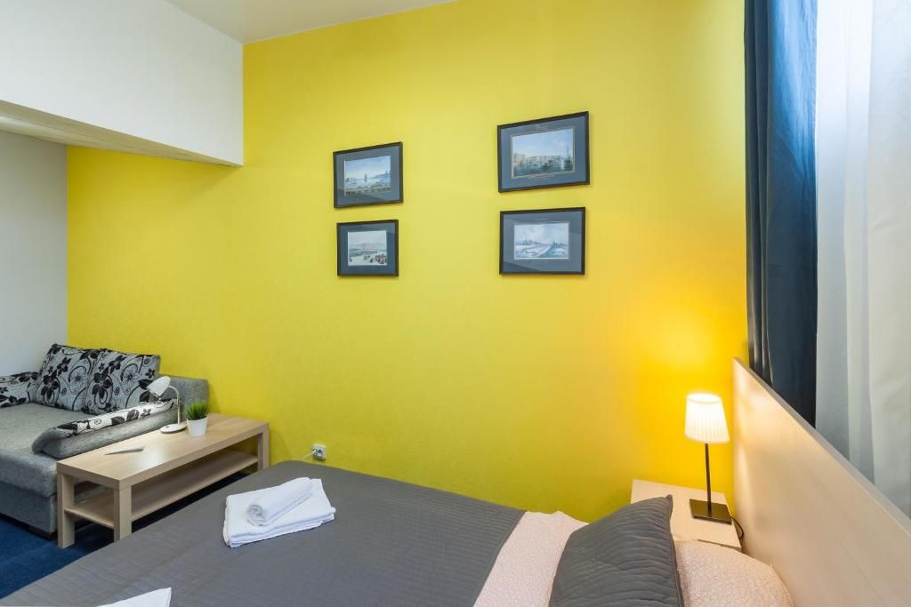 Лиговский двор — Семейный номер стандарт с большой кроватью и раскладным диваном