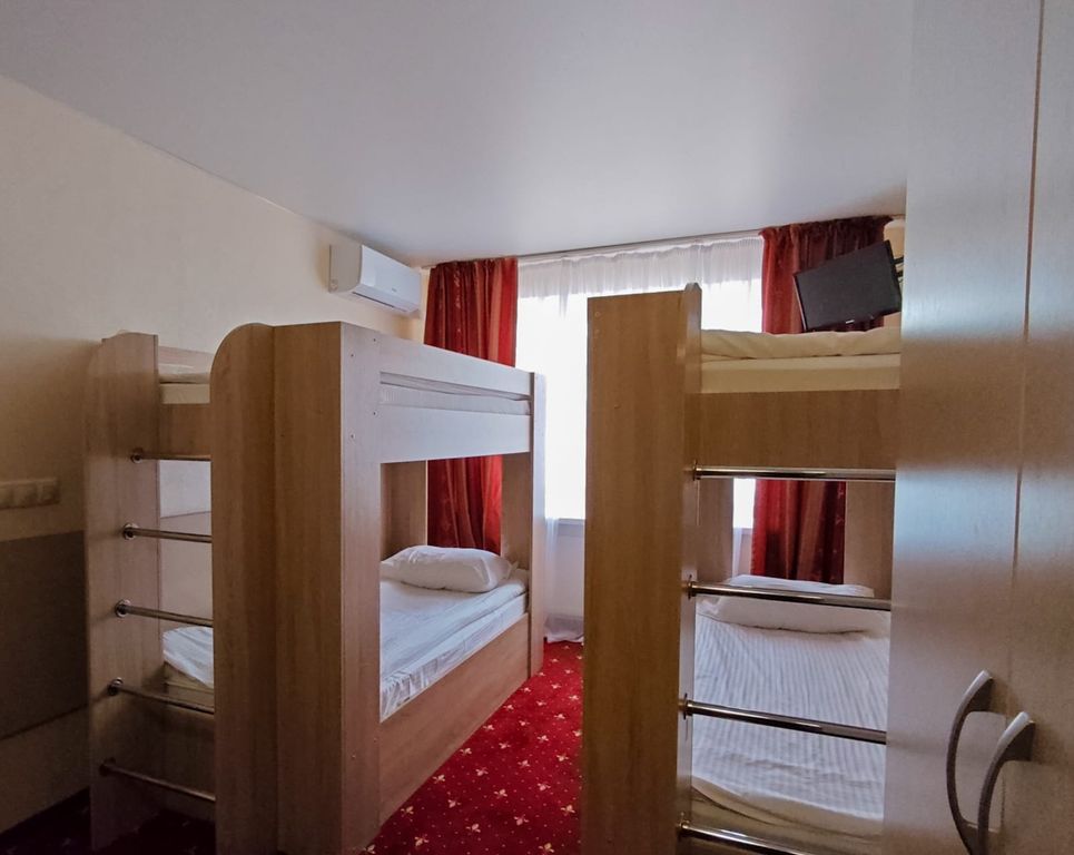 Амакс "Россия" — Четырёхместный номер Стандарт для 1-4 человек