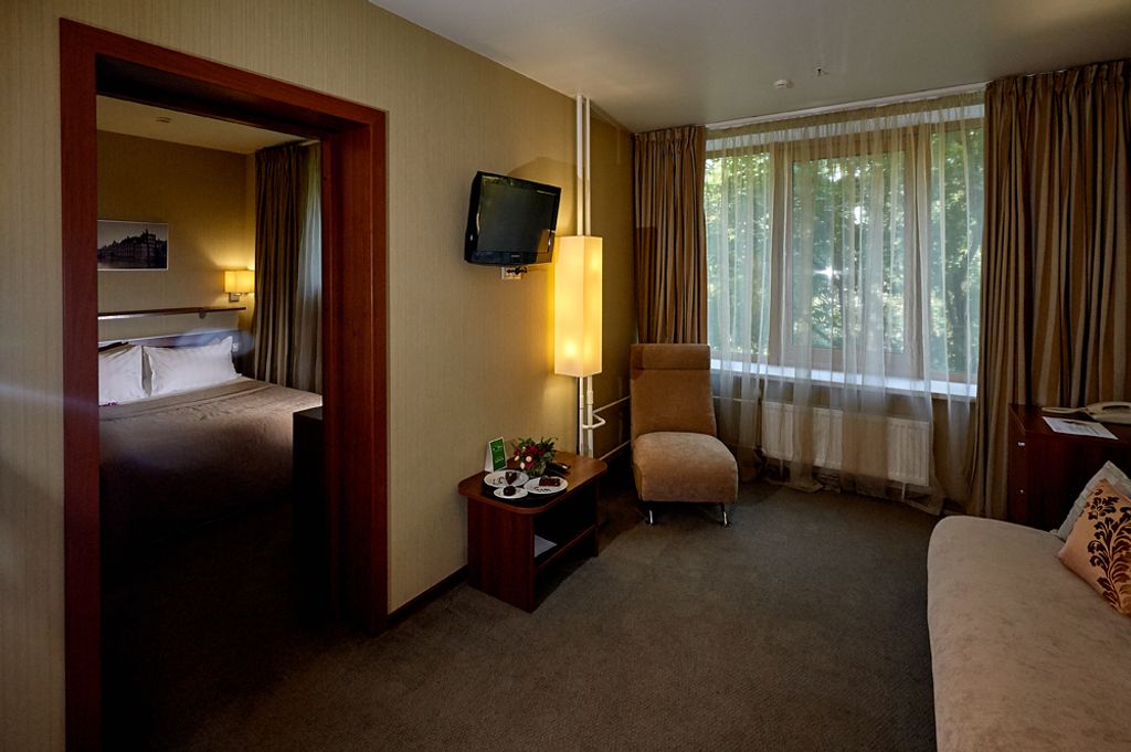 Д`Отель — Двухместный номер с 1 кроватью Комфорт +