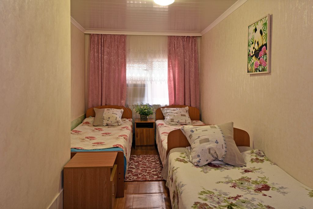 Skazka Inn — Трёхместный номер эконом