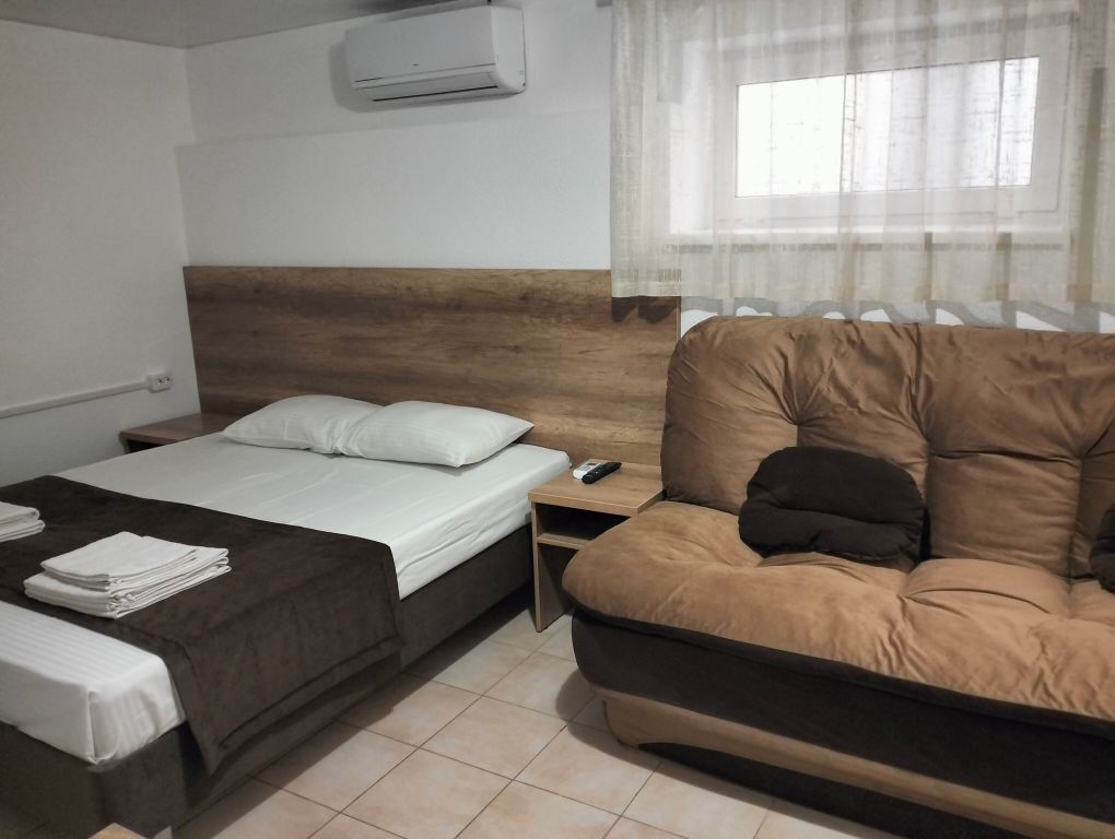 Инфинити — Семейный номер классический с отдельным входом №9