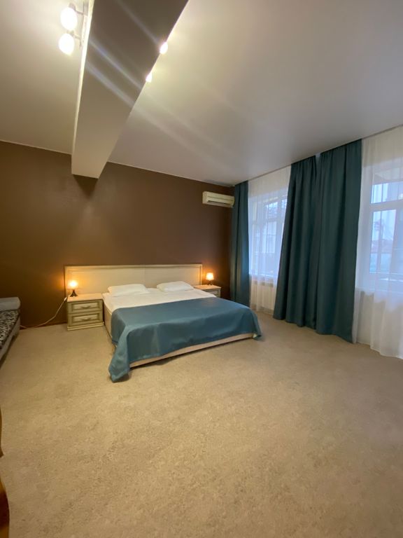 Богородск — Трёхместный номер полулюкс с балконом