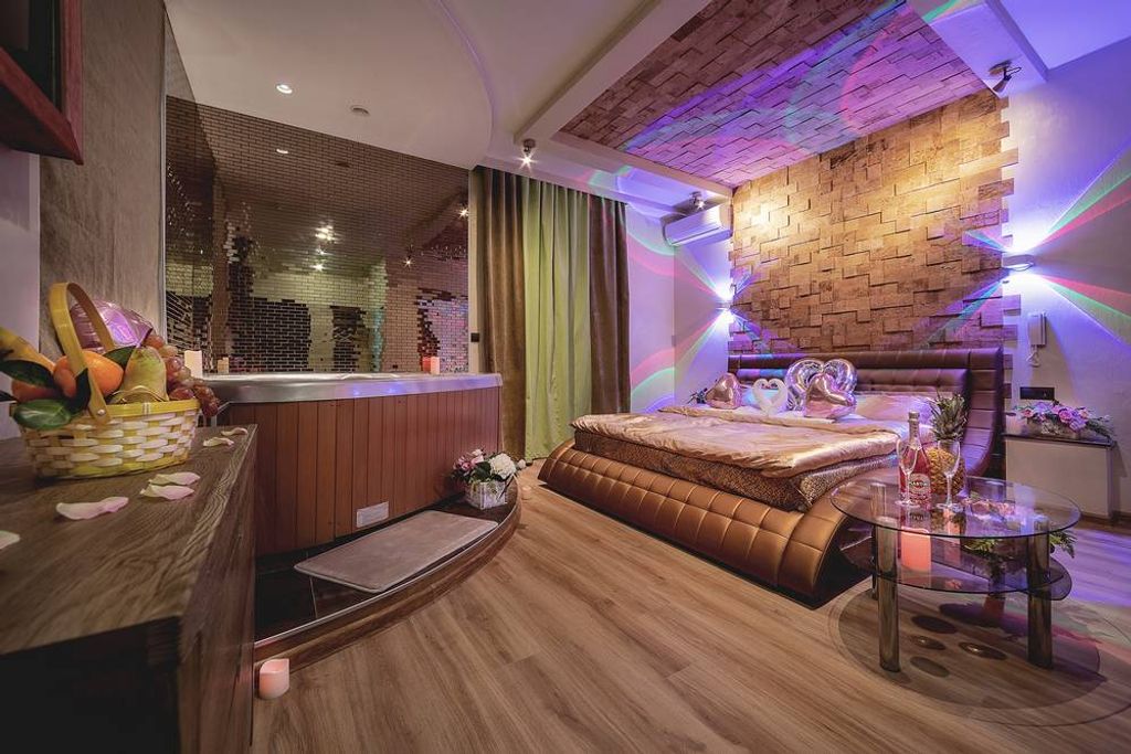 Алекс на Нарвской — Двухместный номер с 1 кроватью люкс со spa - ванной