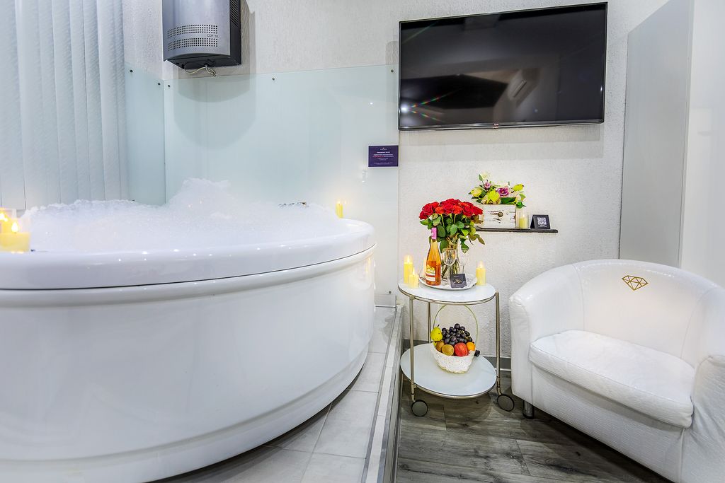 Алекс на Просвещения — Двухместный номер с 1 кроватью люкс с джакузи