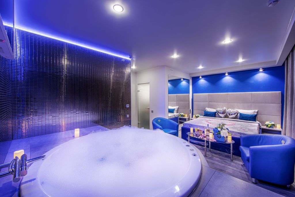 Алекс на Фрунзенской — Двухместный номер с 1 кроватью люкс с джакузи или ванной-чашей