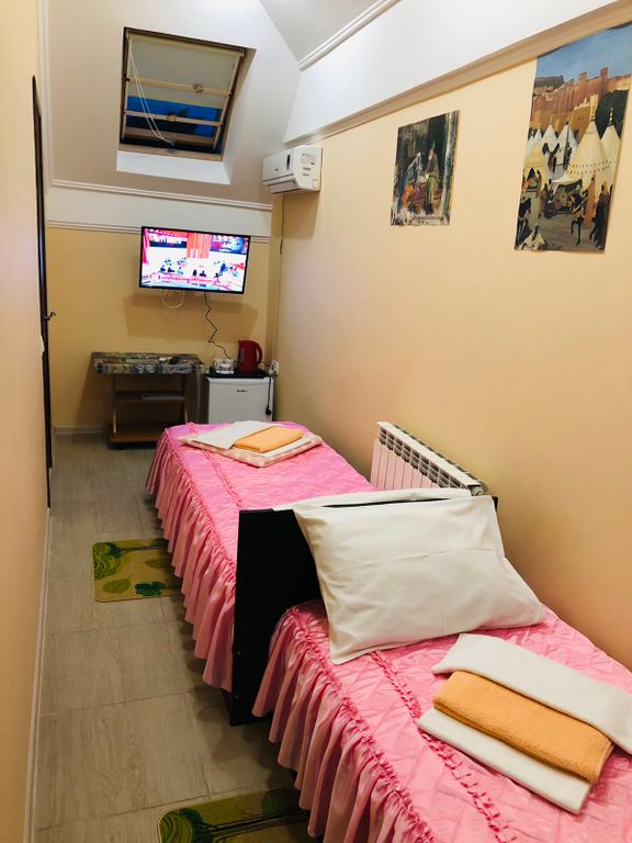 У Маяка — Двухместный номер с 2 отдельными кроватями небольшой уютный на 4-м этаже