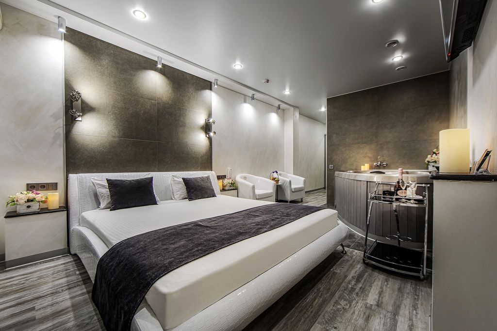 Алекс на Дыбенко — Двухместный номер с 1 кроватью комфорт со SPA-ванной