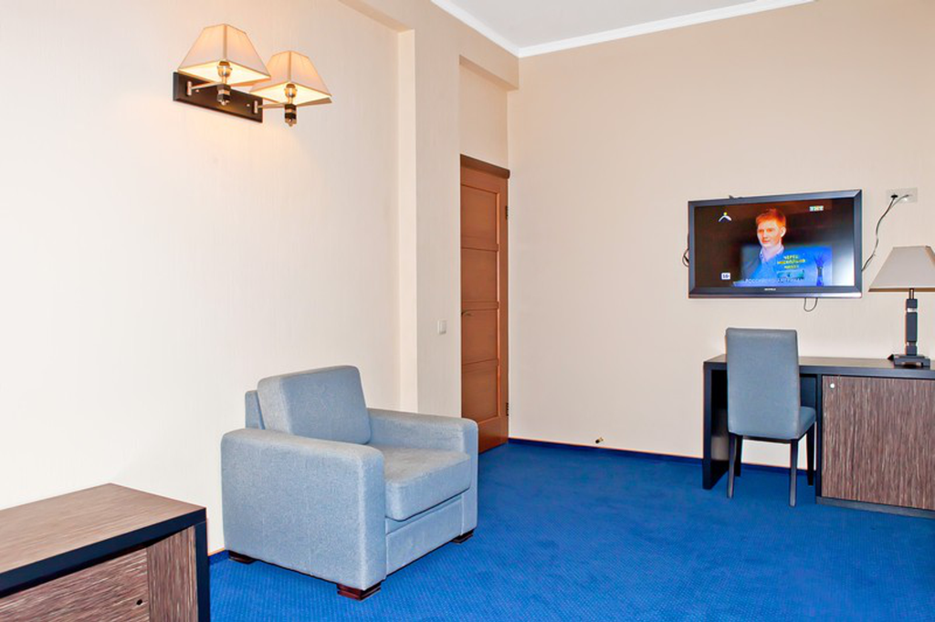 Дельфин — Трёхместный номер люкс 2-х комнатный