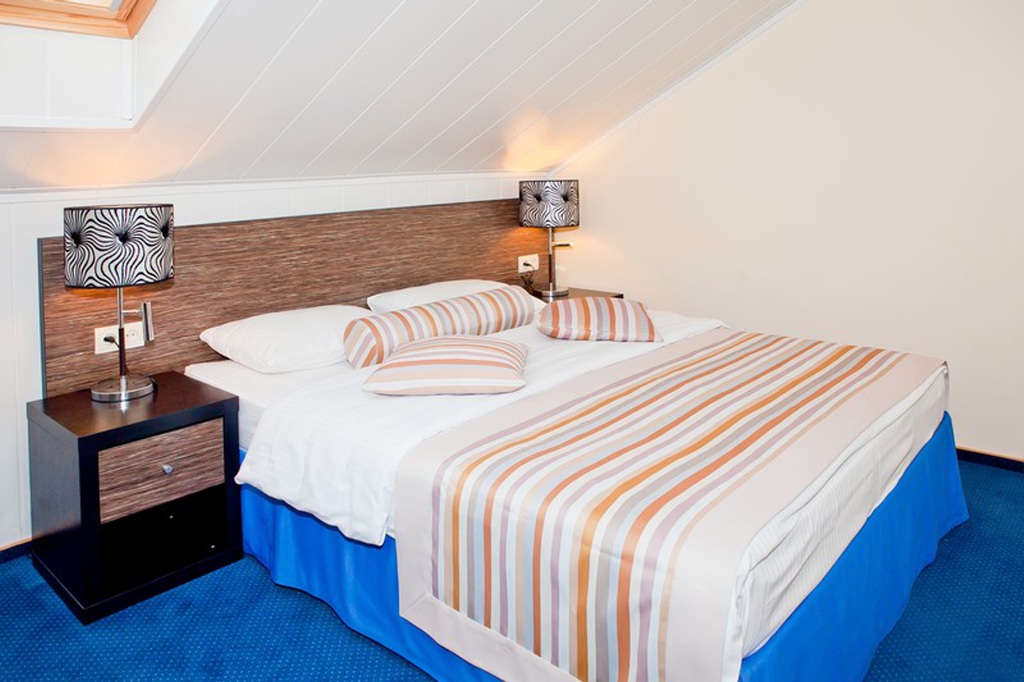 Дельфин — Семейный номер люкс