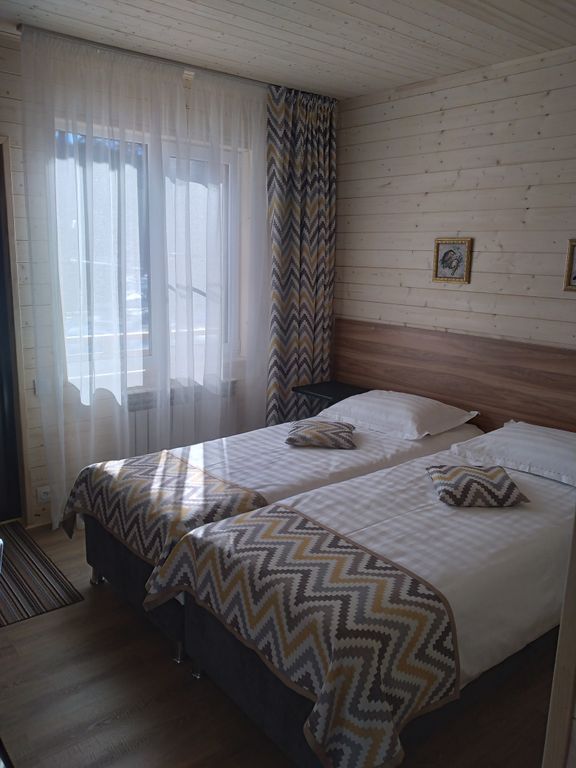 Архыз Вояж — Двухместный номер с 2 отдельными кроватями улучшенный с видом на горы