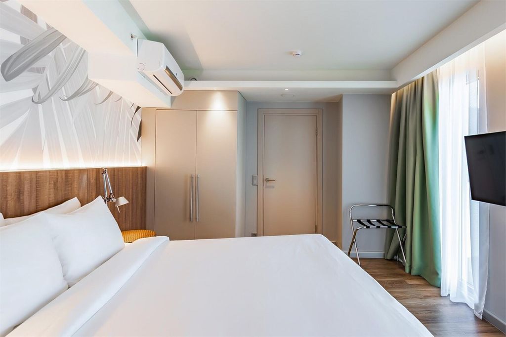 Космос Стей Ле Ронд Сочи — Апартаменты с одной спальней, французским балконом и видом на патио