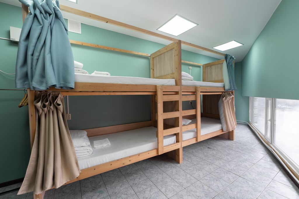 Hostel Bueno — Многоместный мужской номер Место в мужском 6-местном номере