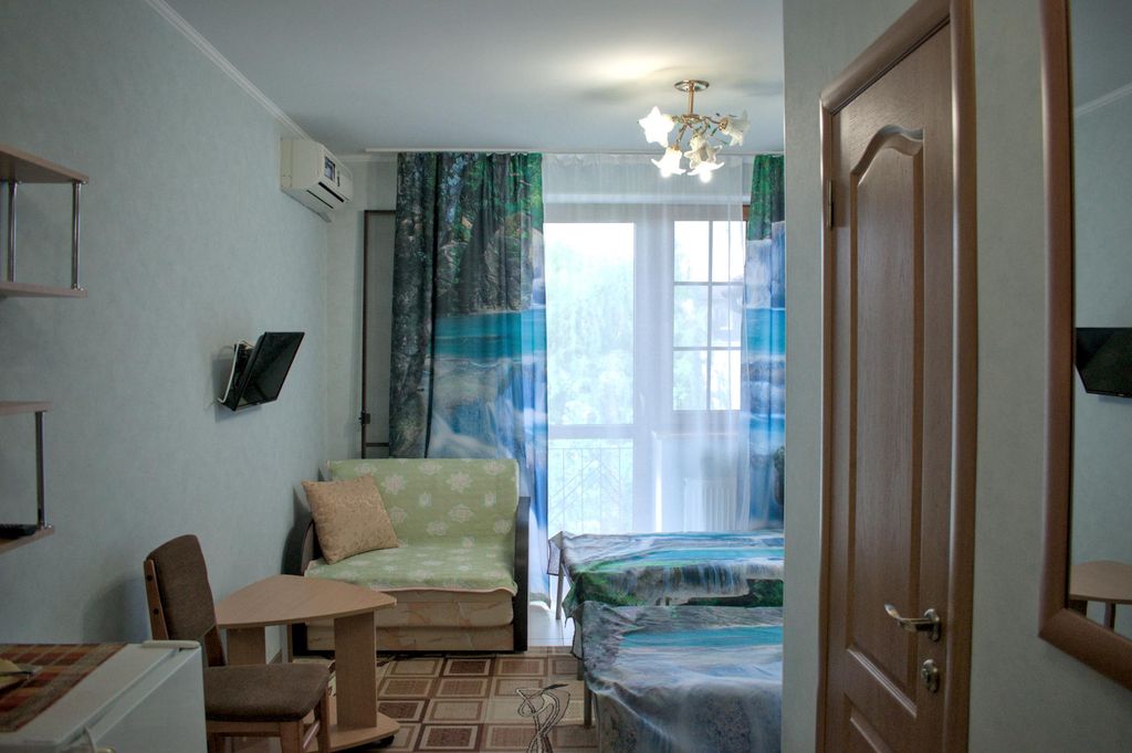 Светоч — Трёхместный номер стандарт №1