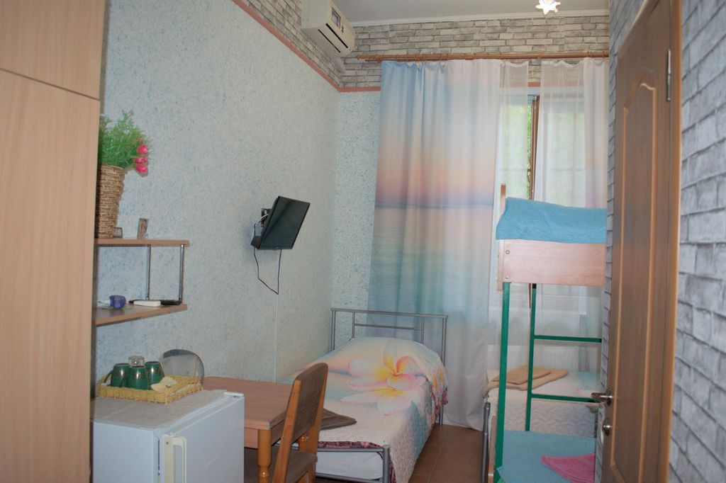 Светоч — Трёхместный номер стандарт №2