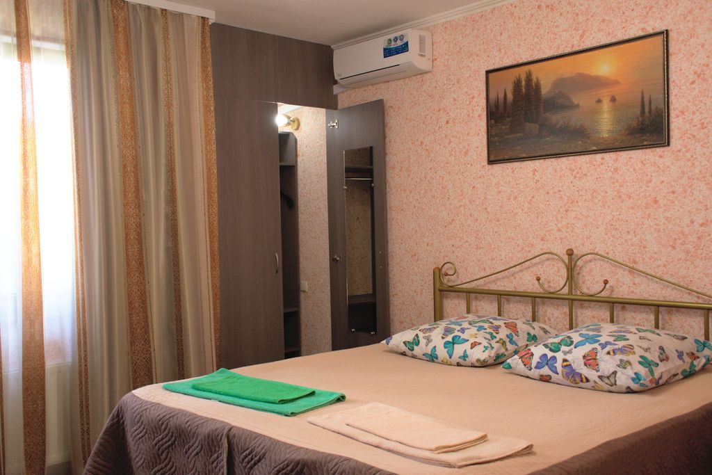 Светоч — Четырёхместный номер 2-х комнатный №1