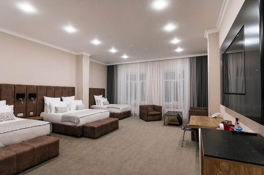 Central City Hotel Pyatigorsk — Семейный номер Family Luxe (Jacuzzi)