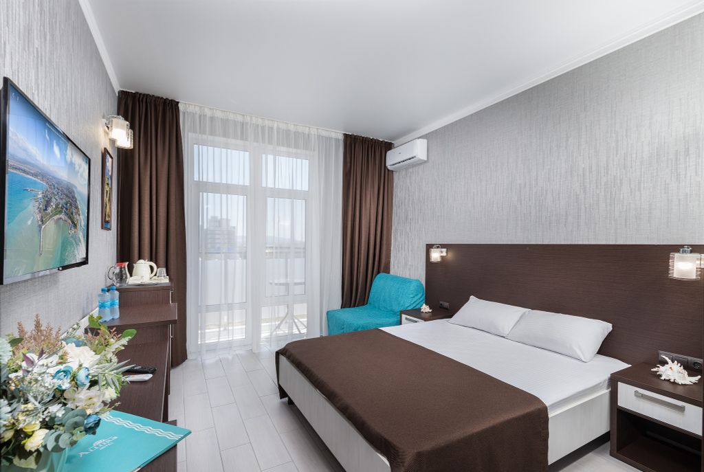 Аллура — Четырёхместный номер люкс двухкомнатный с балконом (четырёхместный+)