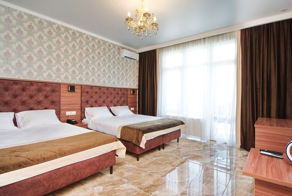 Grand Sofia (Гранд София) — Четырёхместный номер  с балконом