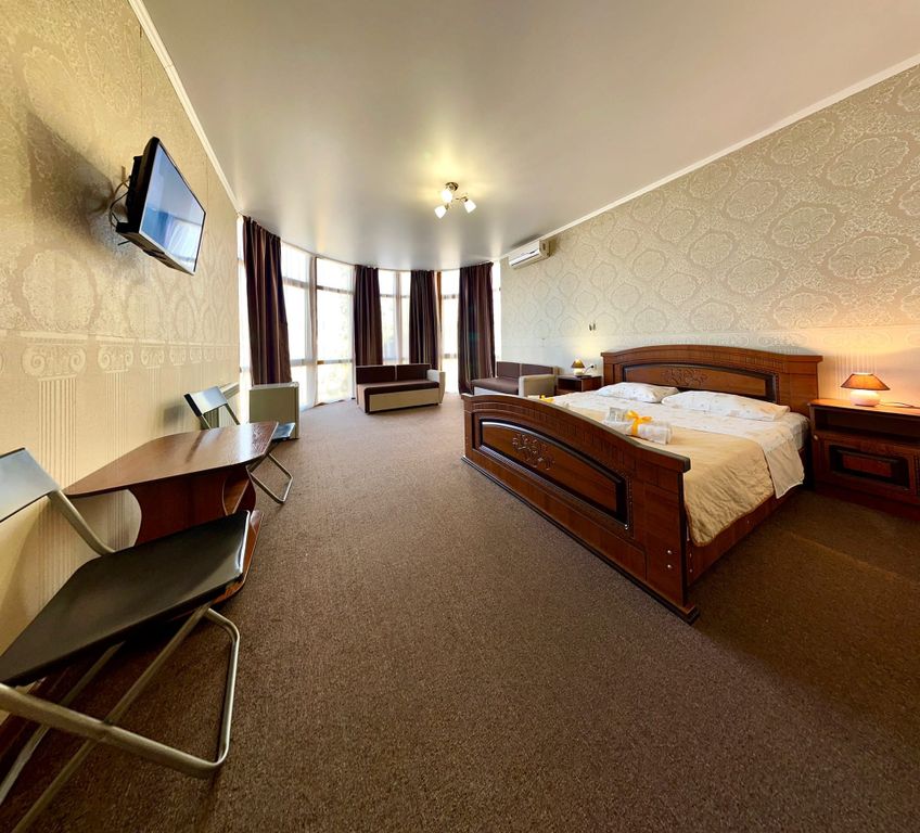 Дом солнца — Четырёхместный номер улучшенный с видом на море