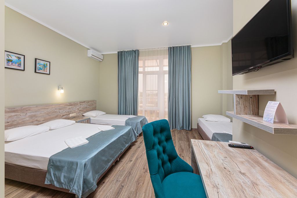 H2O — Четырёхместный номер делюкс с балконом