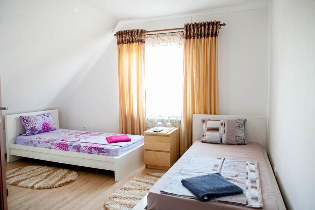 Ю-2 — Двухместный номер с 2 отдельными кроватями U-2