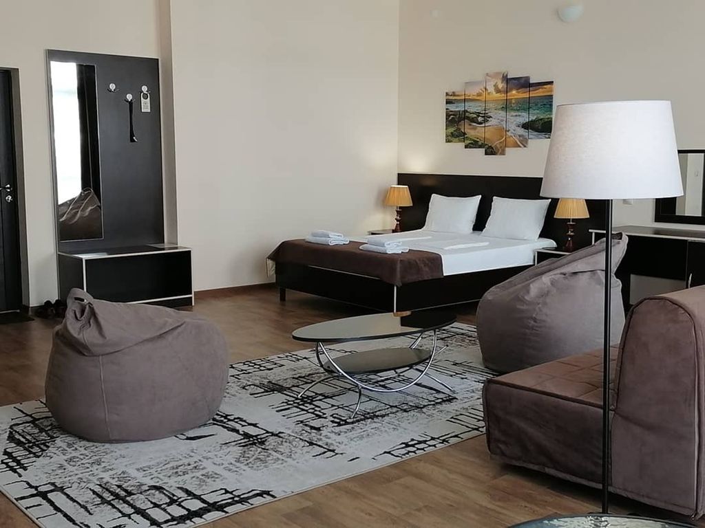 Альба — Четырёхместный номер студио семейный с балконом