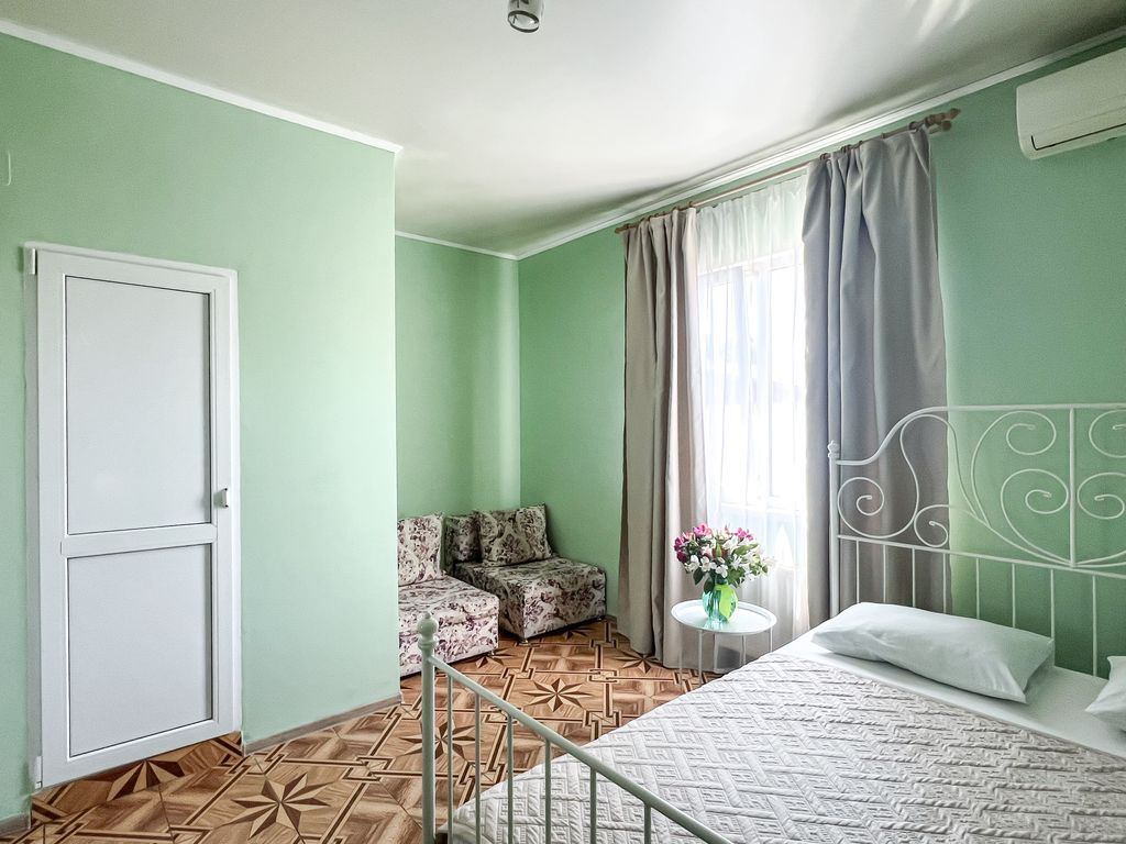 Лидия — Четырёхместный номер Четырехместная комната