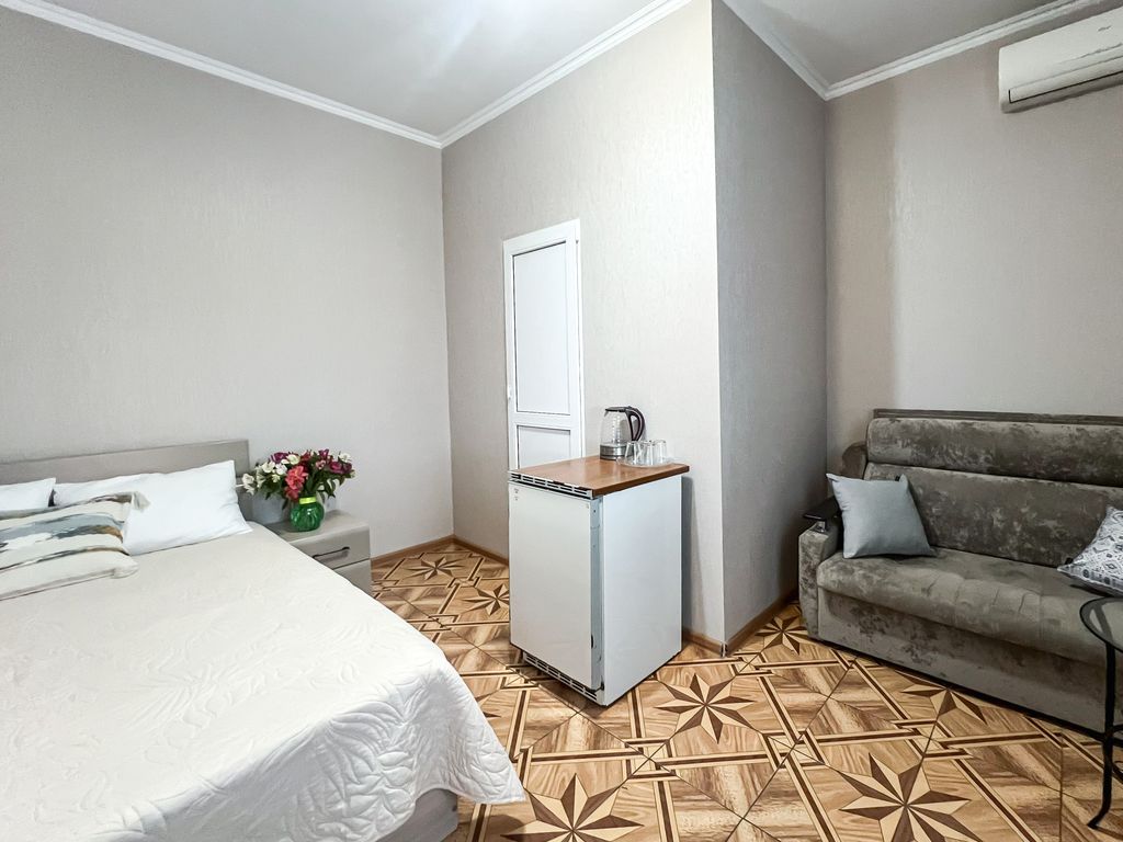 Лидия — Четырёхместный номер четырехместная комната с балконом