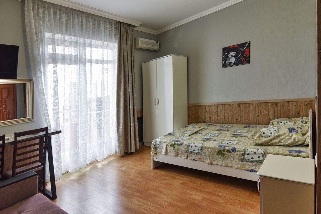 Астра — Семейный номер 22 студия с балконом