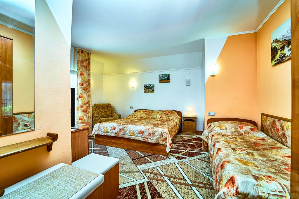 Крымская 50 — Семейный номер классический