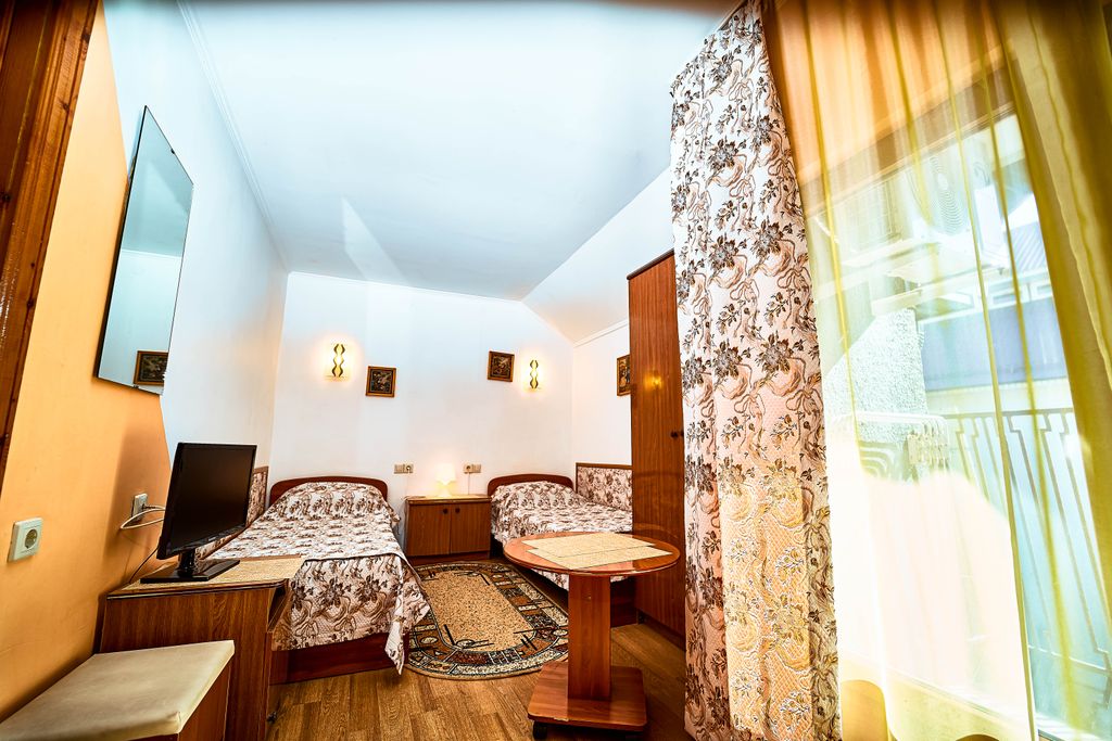 Крымская 50 — Двухместный номер с 2 отдельными кроватями Двухместный номер с двумя одно-местными кроватями