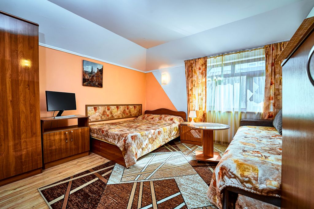 Крымская 50 — Трёхместный номер стандарт без балкона