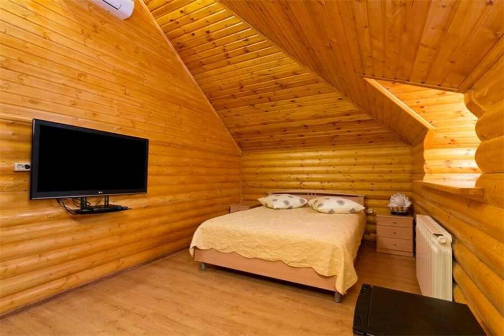 Четыре сезона — Двухместный номер с 1 кроватью односпальной, двуспальной кроватью и диваном-кроватью Люк