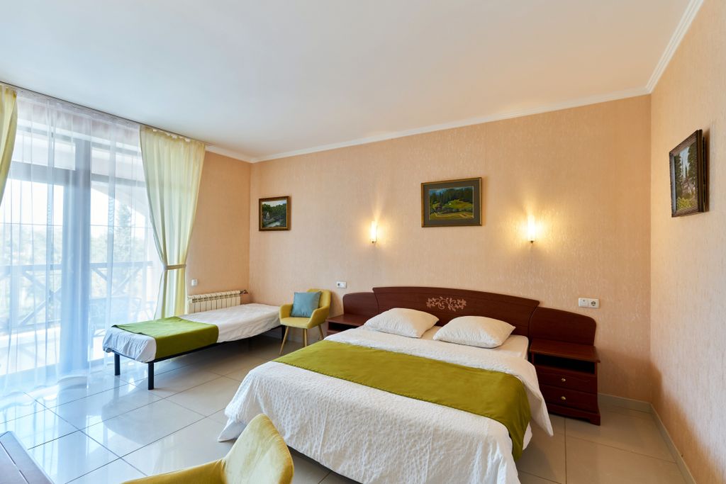 Вилла Сова — Трёхместный номер улучшенный с видом на море