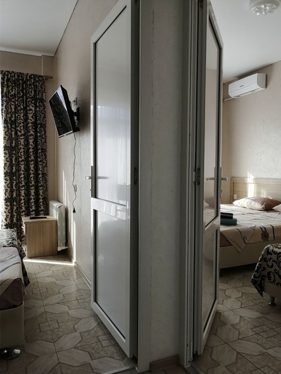 Югория — Семейный номер двухкомнатный улучшенный с 2мя балконами видом на горы