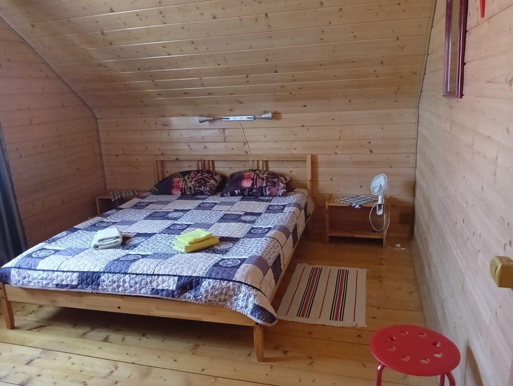 Надежда — Двухместный номер с 1 кроватью Красное на чёрном