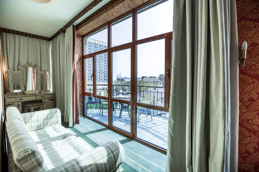 Жар-Птица — Четырёхместный номер Стандарт Видовой