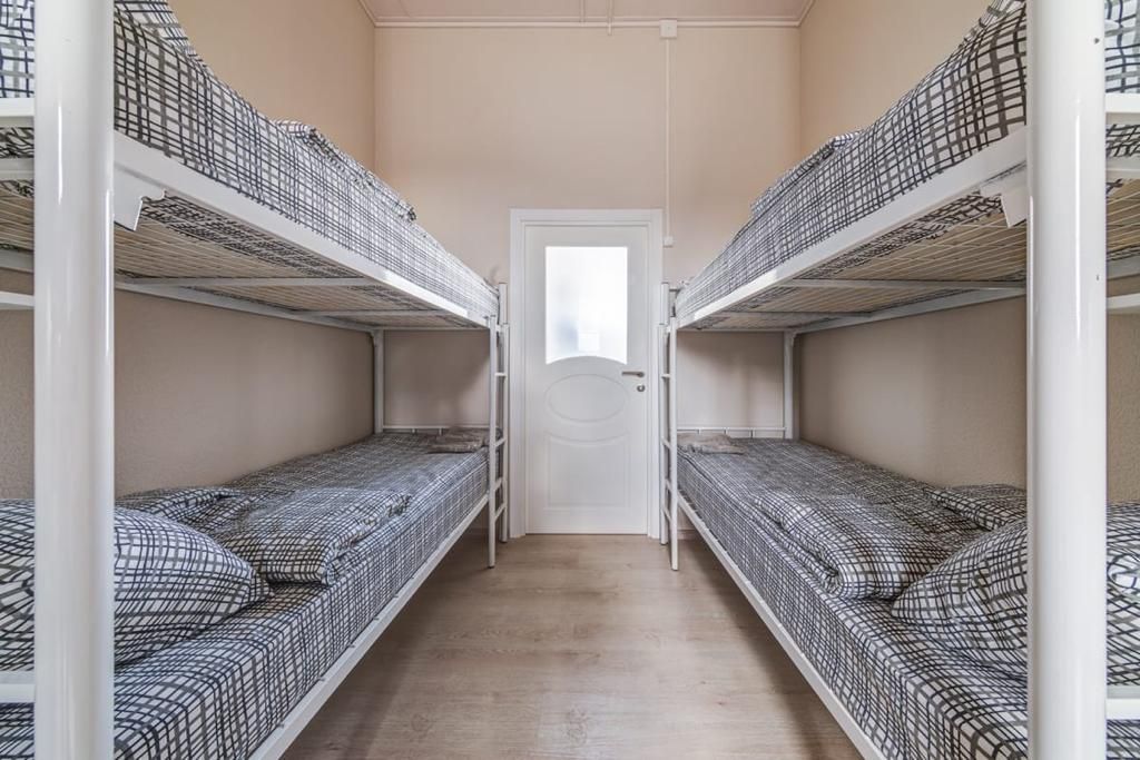 Мистер Хостел — Многоместный мужской номер 8 местный комфортный номер с двухъярусными кроватями, кондиционером, индивидуальным шкафчиком