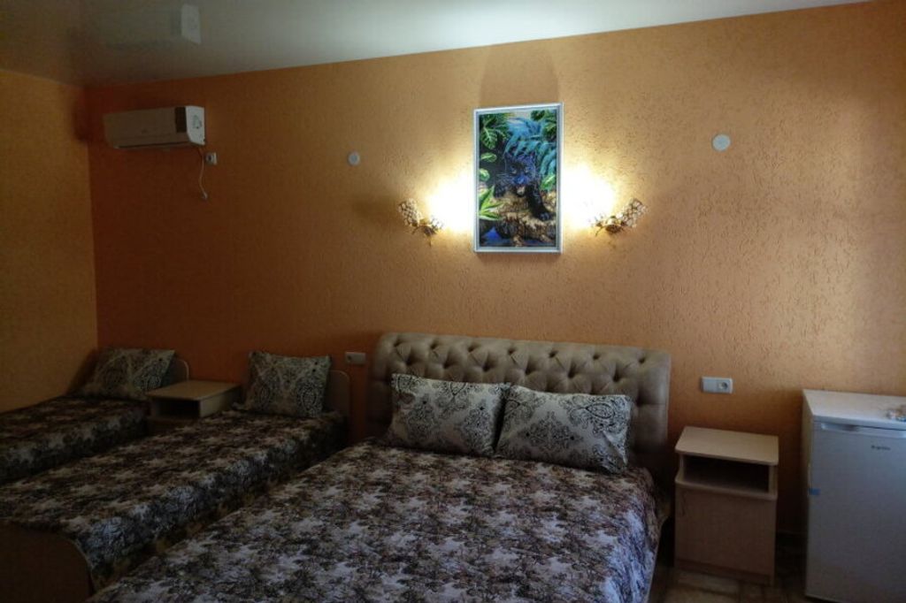 Семицветик — Четырёхместный номер Люкс 1-комнатный большая кровать