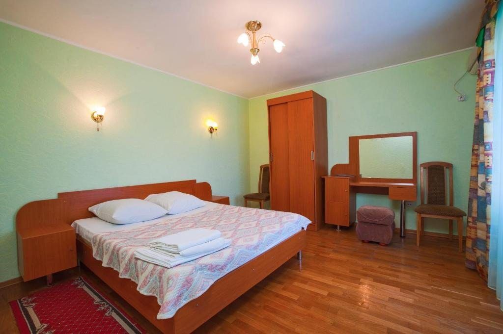 Черноморье — Трёхместный номер полулюкс