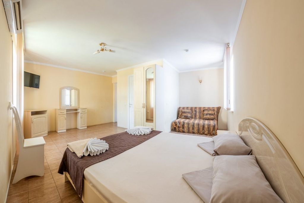 Солнечный Берег — Четырёхместный номер однокомнатный стандарт