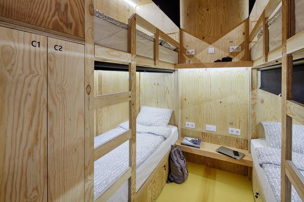 Twin Cities Melbourne — Многоместный женский номер кровать в 4-местном женском номере