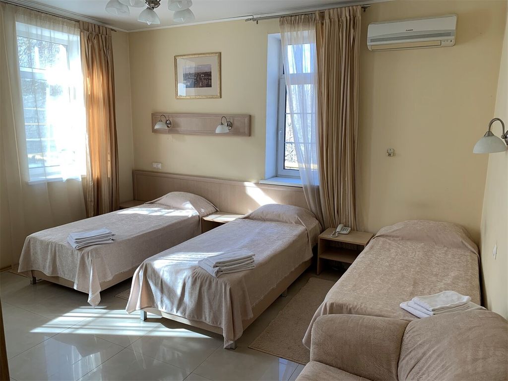 Макс Хаус — Трёхместный номер комфорт