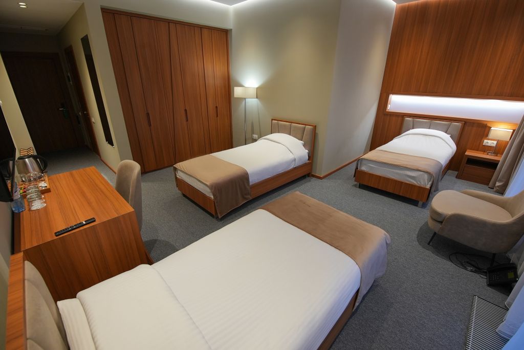 Эдельвейс — Трёхместный номер делюкс