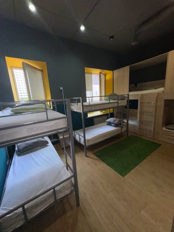 Воздух — Многоместный женский номер эконом (душ/туалет общий)