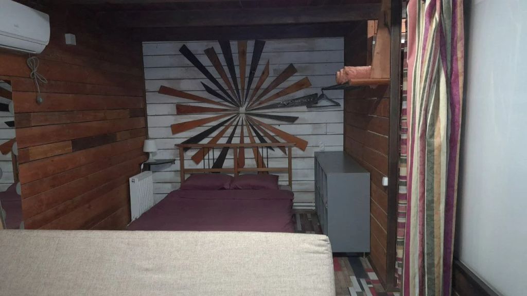 Терраса — Четырёхместный номер улучшенный Корабль 3-й этаж с собственной террасой и видом на море