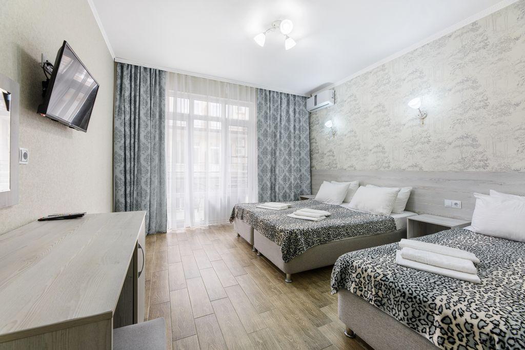 White Hotel — Трёхместный номер комфорт