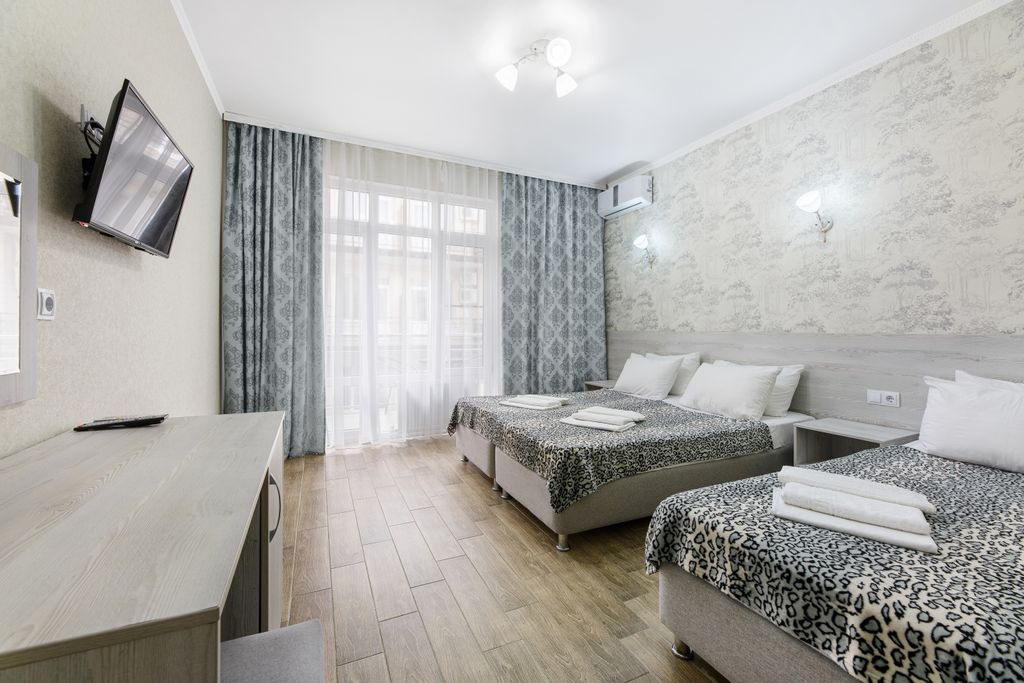 White Hotel — Трёхместный номер комфорт