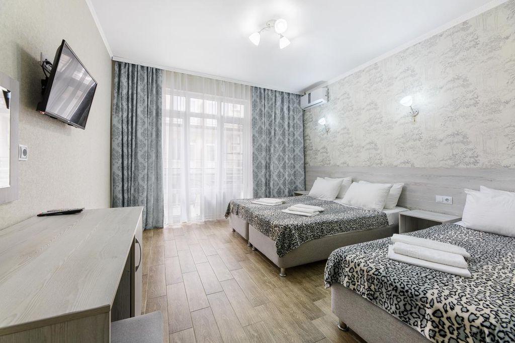 White Hotel — Трёхместный номер 3-х местный комфорт с балконом