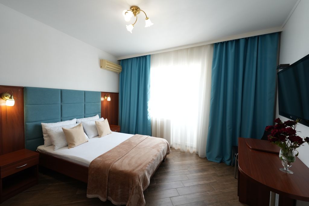 Априори — Семейный номер люкс с балконом